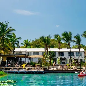 https://the-yak-lake-house-hostal.quintano-roohotels.com